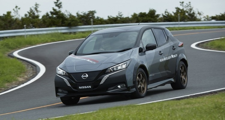 Nissan presenta e-4ORCE, la tecnologia con doppio motore elettrico e trazione integrale