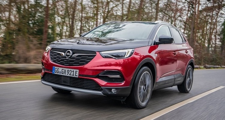 Opel Grandland X con trazione integrale elettrica