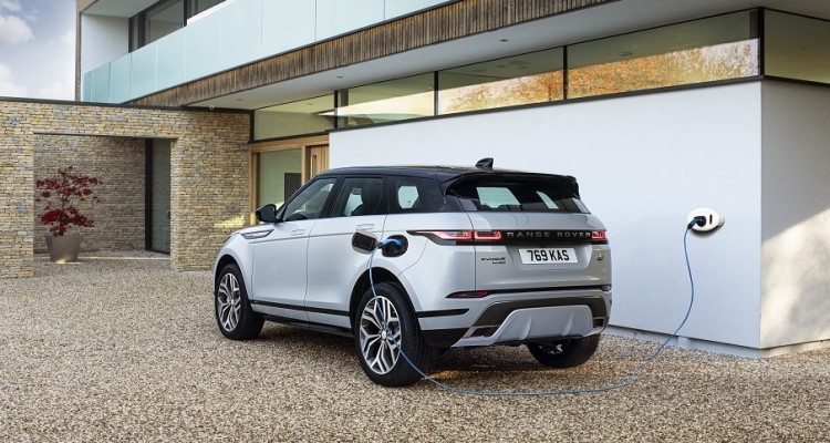 Evoque e Discovery Sport disponibili in versione ibrida plug-in e grande autonomia all-electric