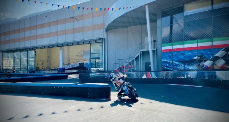 BikerX torna in pista e lancia un nuovo corso dedicato alle pit bike