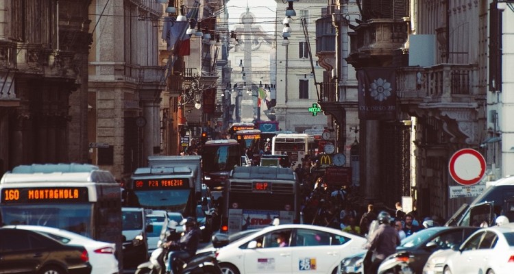 Studio di Greenpeace: la mobilità di Roma è insostenibile