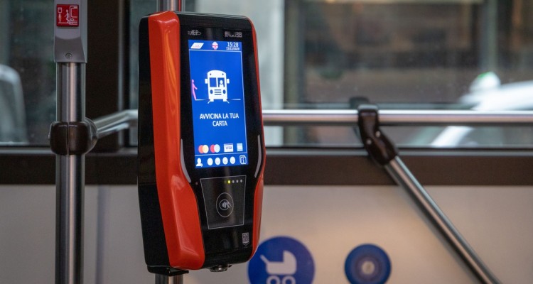 Milano: il contactless sale a bordo di tram, bus e filobus