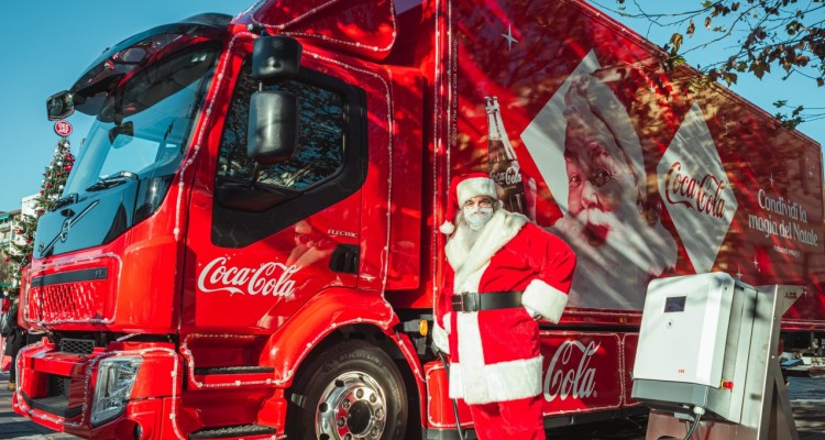 Quest'anno Babbo Natale viaggia in elettrico grazie alla partnership tra ABB, Coca-Cola e Volvo Trucks