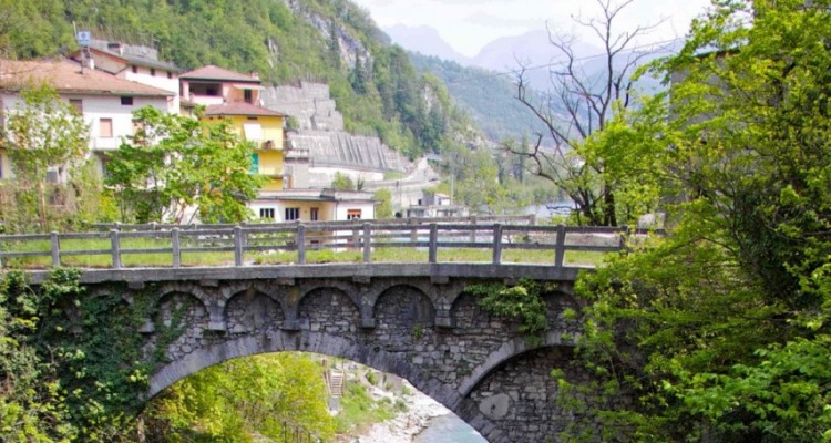 Vie storiche in Valle Brembana: un tuffo nella cultura tra montagna, natura e borghi