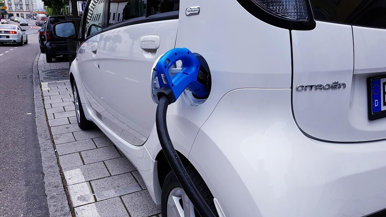 Mercato auto: a giugno +15%, boom di immatricolato per le auto elettriche