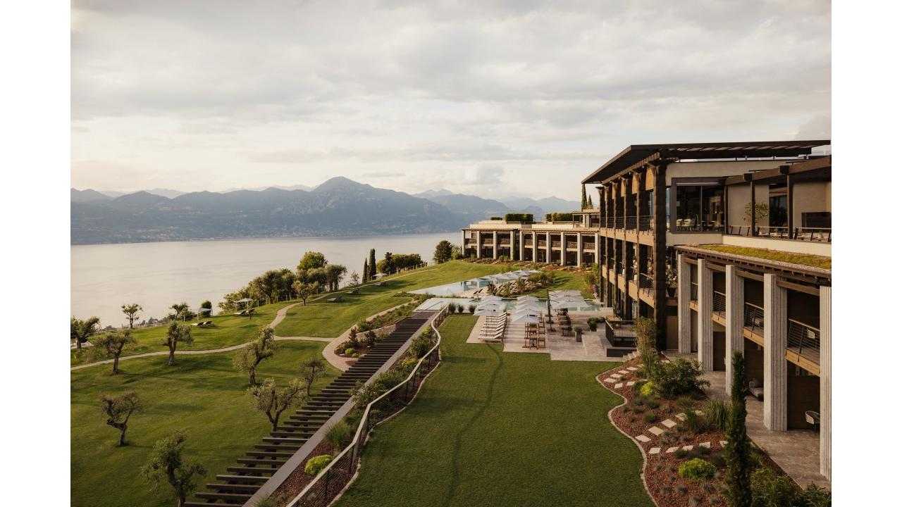 Yoga, meditazione e pilates, con un panorama unico sul lago di Garda