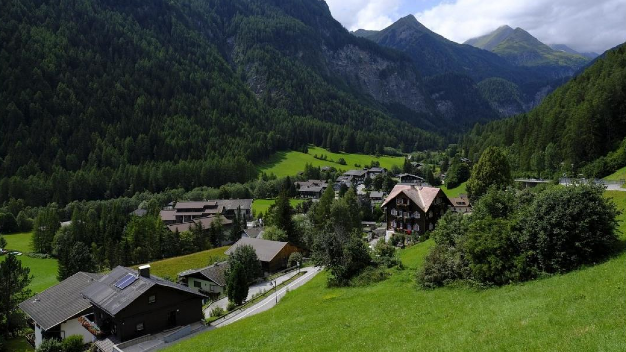 Bagni freschi sotto il sole d’autunno della Carinzia