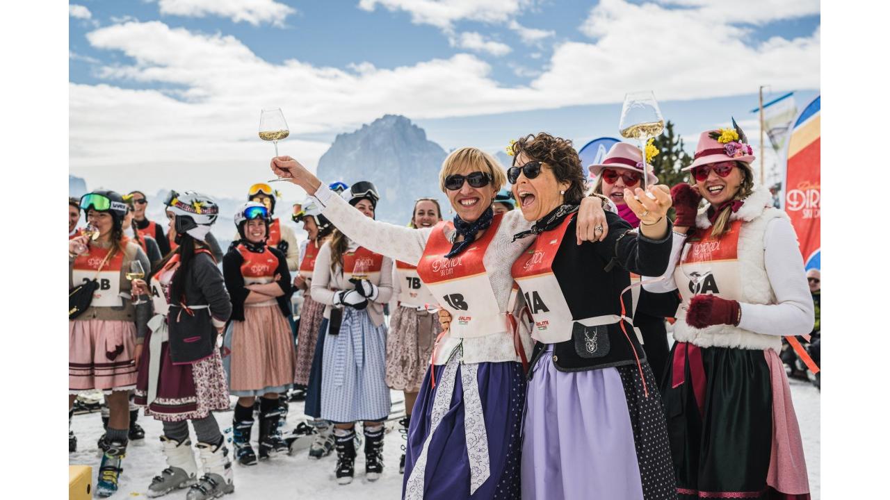 In Val Gardena Festa della Donna tra gare di sci, vestiti tradizionali e una mostra