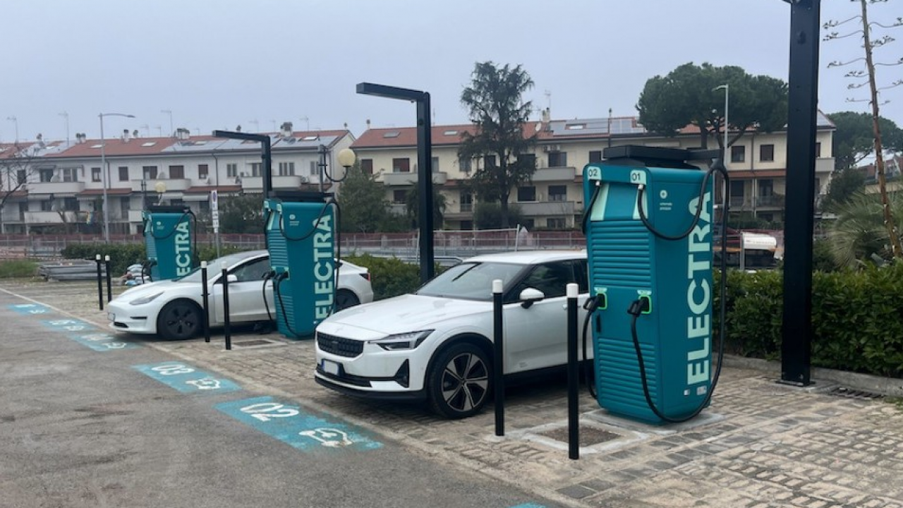 A Rimini la nuova stazione  di ricarica ultraveloce di Electra   